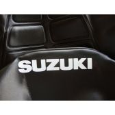 Capa De Banco Moto Intruder 250 Gn250 Modelo Original Com Escrita Suzuki - Preto